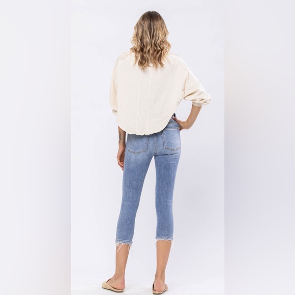 NWT Judy Blue Mid Rise Destroyed Skinny Capri - Picture 5 of 7